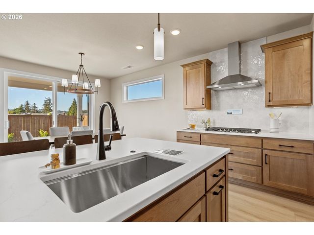 208 Nw 16th Ave, Canby, OR 97013