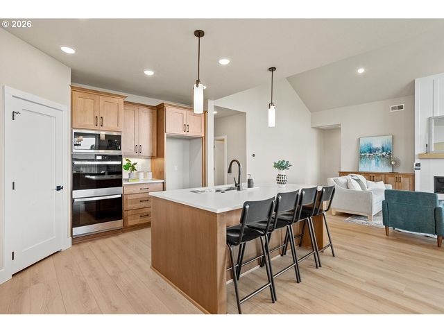 208 Nw 16th Ave, Canby, OR 97013