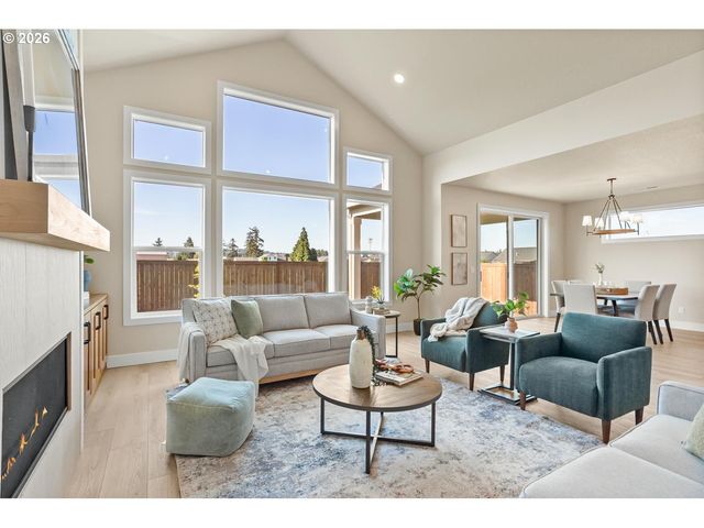 208 Nw 16th Ave, Canby, OR 97013