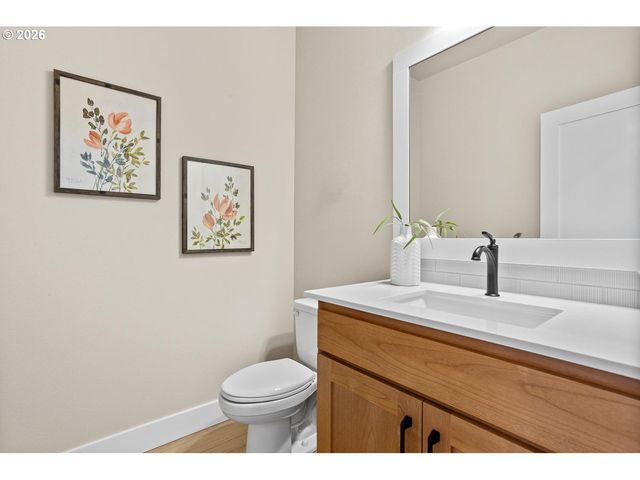 208 Nw 16th Ave, Canby, OR 97013