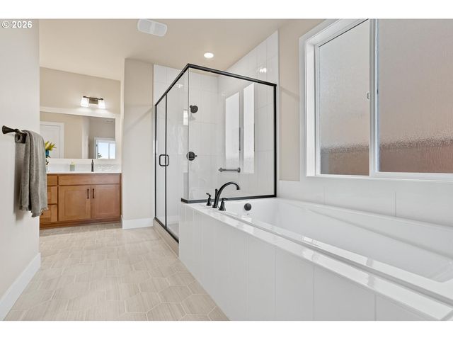 208 Nw 16th Ave, Canby, OR 97013
