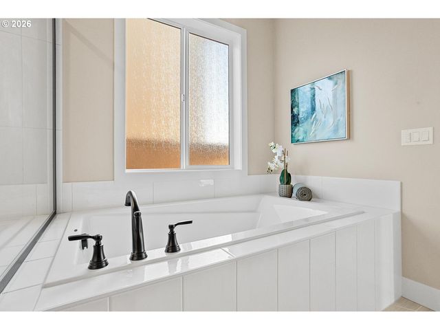 208 Nw 16th Ave, Canby, OR 97013