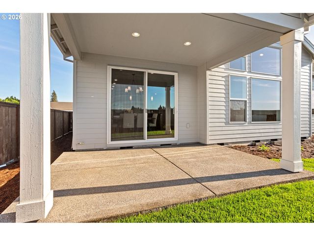 208 Nw 16th Ave, Canby, OR 97013