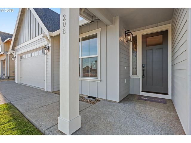 208 Nw 16th Ave, Canby, OR 97013