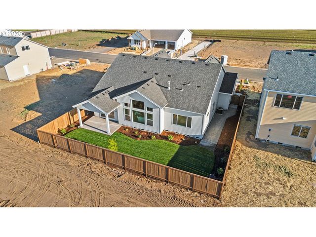 208 Nw 16th Ave, Canby, OR 97013