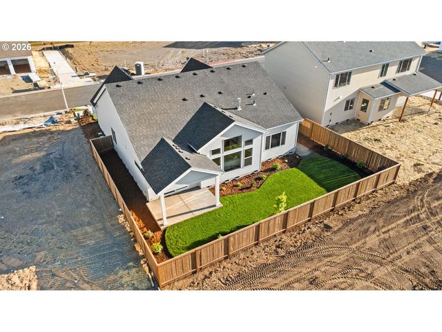 208 Nw 16th Ave, Canby, OR 97013