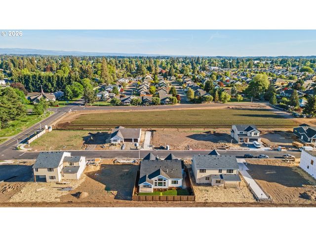 208 Nw 16th Ave, Canby, OR 97013