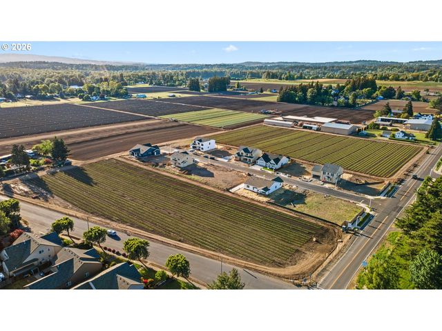 208 Nw 16th Ave, Canby, OR 97013