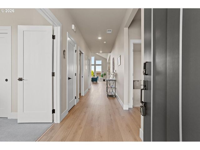 208 Nw 16th Ave, Canby, OR 97013