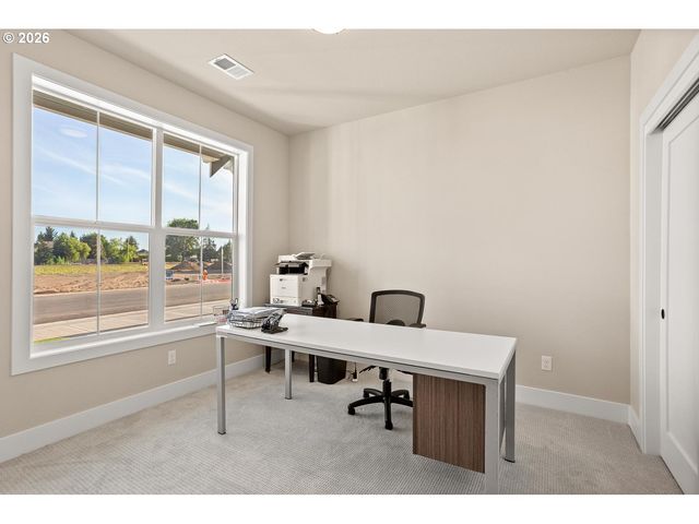 208 Nw 16th Ave, Canby, OR 97013