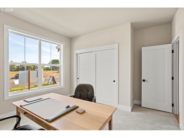 208 Nw 16th Ave, Canby, OR 97013