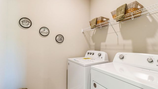 3054 Sweetwater Drive, Des Moines, IA 50320