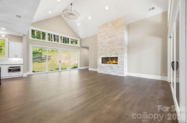 246 Northview Drive, Hendersonville, NC 28791