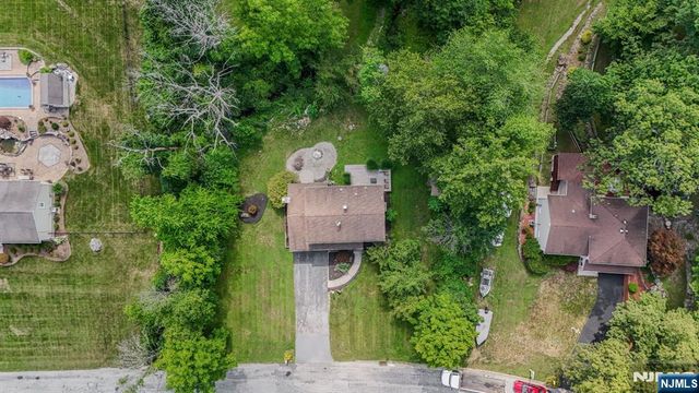 9 Rolling Hills Road, Sussex, NJ 07461