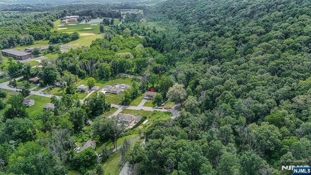 9 Rolling Hills Road, Sussex, NJ 07461