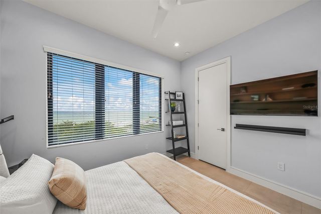 101 7TH STREET S, Bradenton Beach, FL 34217