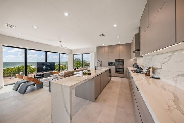 101 7TH STREET S, Bradenton Beach, FL 34217