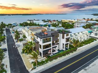 101 7TH STREET S, Bradenton Beach, FL 34217