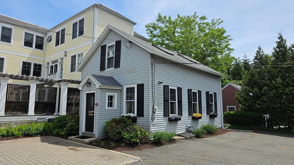 52B Waltham St, Lexington, MA 02421