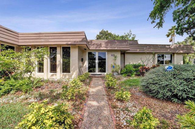 6207 Jacaranda Circle, Tamarac, FL 33319
