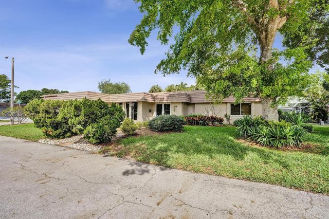 6207 Jacaranda Circle, Tamarac, FL 33319