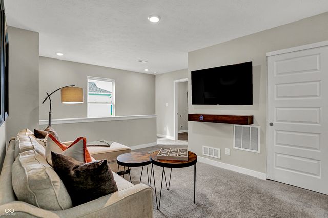 882 Norfolk Lane, Greenwood, IN 46143