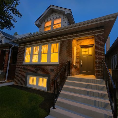 4055 N Marmora Avenue, Chicago, IL 60634