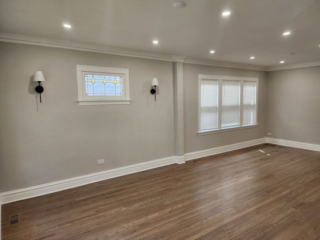 4055 N Marmora Avenue, Chicago, IL 60634