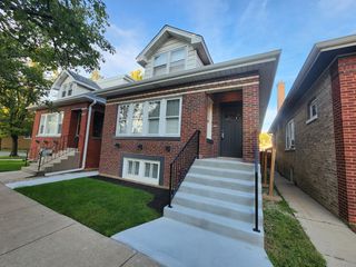4055 N Marmora Avenue, Chicago, IL 60634