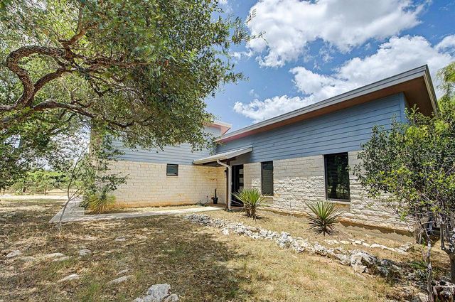 172 Bluff TRL, Dripping Springs, TX 78620