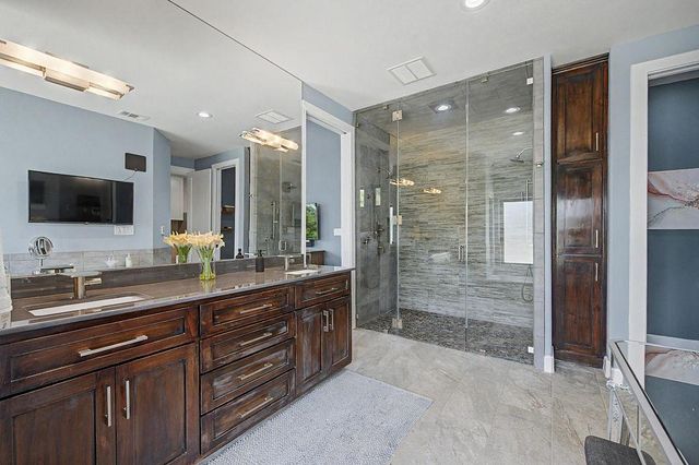 172 Bluff TRL, Dripping Springs, TX 78620