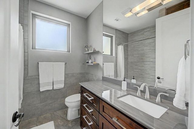 172 Bluff TRL, Dripping Springs, TX 78620