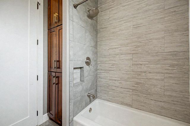 172 Bluff TRL, Dripping Springs, TX 78620