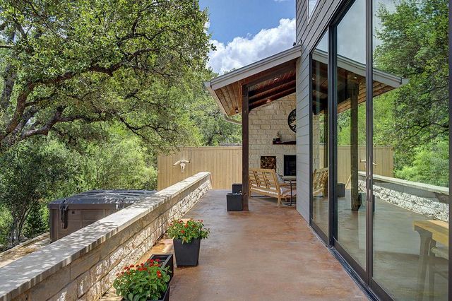 172 Bluff TRL, Dripping Springs, TX 78620