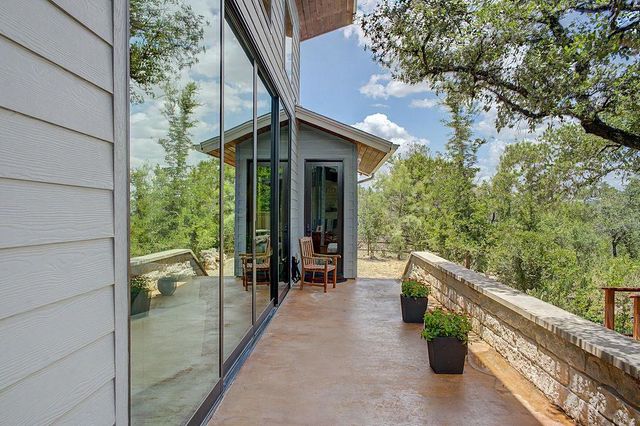 172 Bluff TRL, Dripping Springs, TX 78620