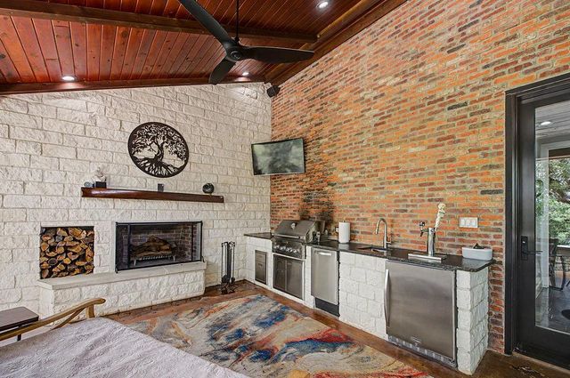 172 Bluff TRL, Dripping Springs, TX 78620