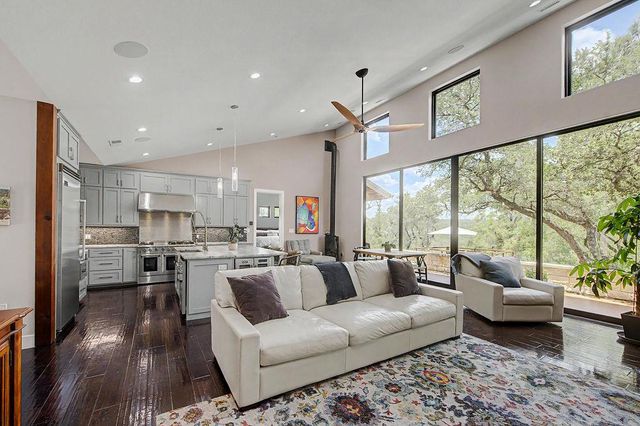 172 Bluff TRL, Dripping Springs, TX 78620