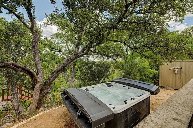 172 Bluff TRL, Dripping Springs, TX 78620