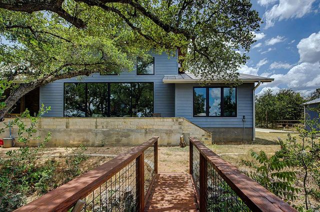 172 Bluff TRL, Dripping Springs, TX 78620