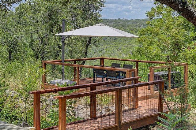 172 Bluff TRL, Dripping Springs, TX 78620