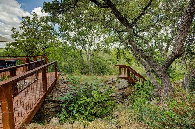 172 Bluff TRL, Dripping Springs, TX 78620