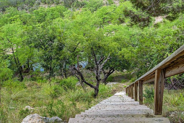 172 Bluff TRL, Dripping Springs, TX 78620