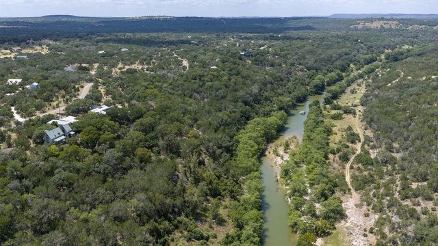 172 Bluff TRL, Dripping Springs, TX 78620