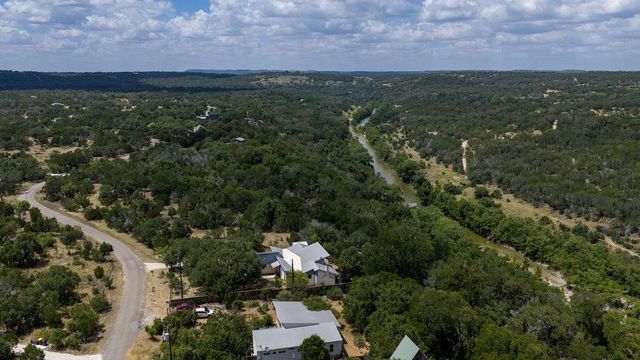172 Bluff TRL, Dripping Springs, TX 78620