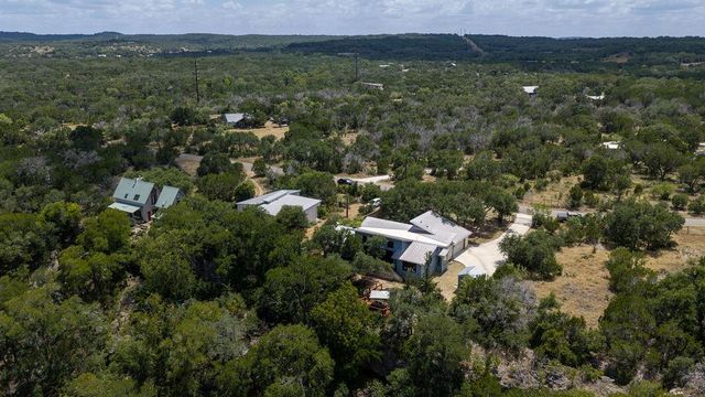 172 Bluff TRL, Dripping Springs, TX 78620