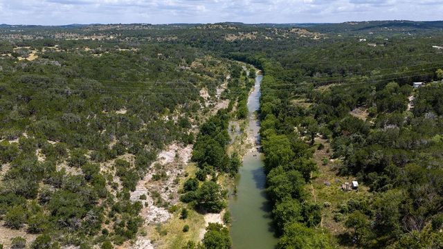 172 Bluff TRL, Dripping Springs, TX 78620