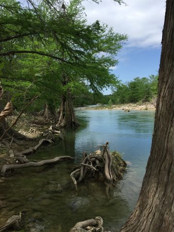 172 Bluff TRL, Dripping Springs, TX 78620