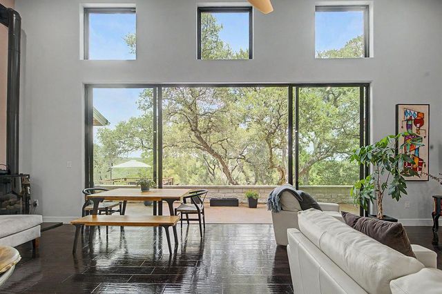 172 Bluff TRL, Dripping Springs, TX 78620