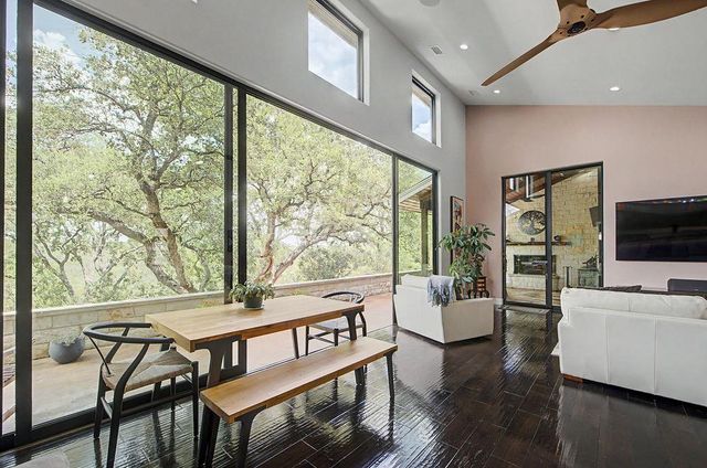 172 Bluff TRL, Dripping Springs, TX 78620