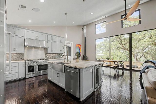 172 Bluff TRL, Dripping Springs, TX 78620